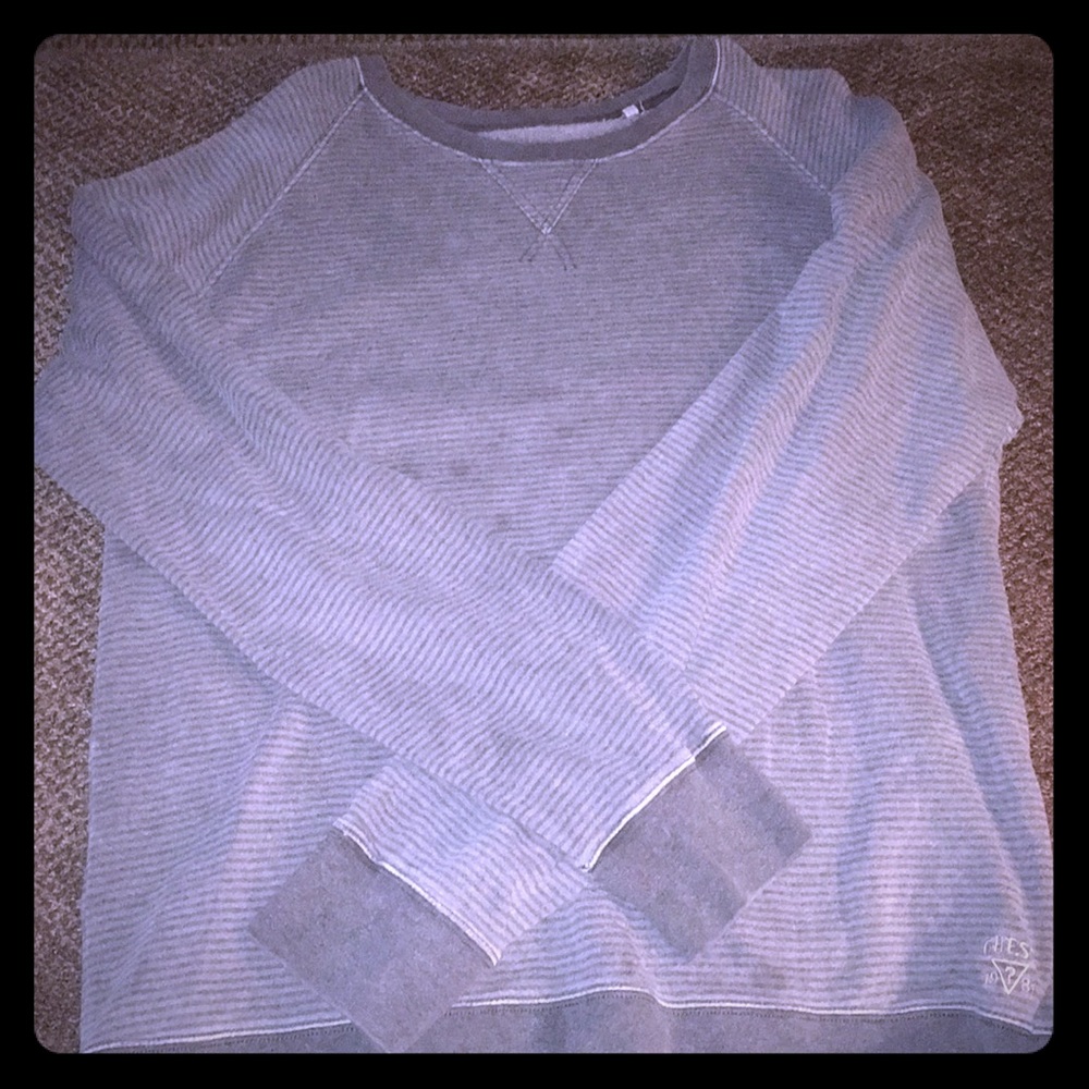 Men’s Guess sweatshirt